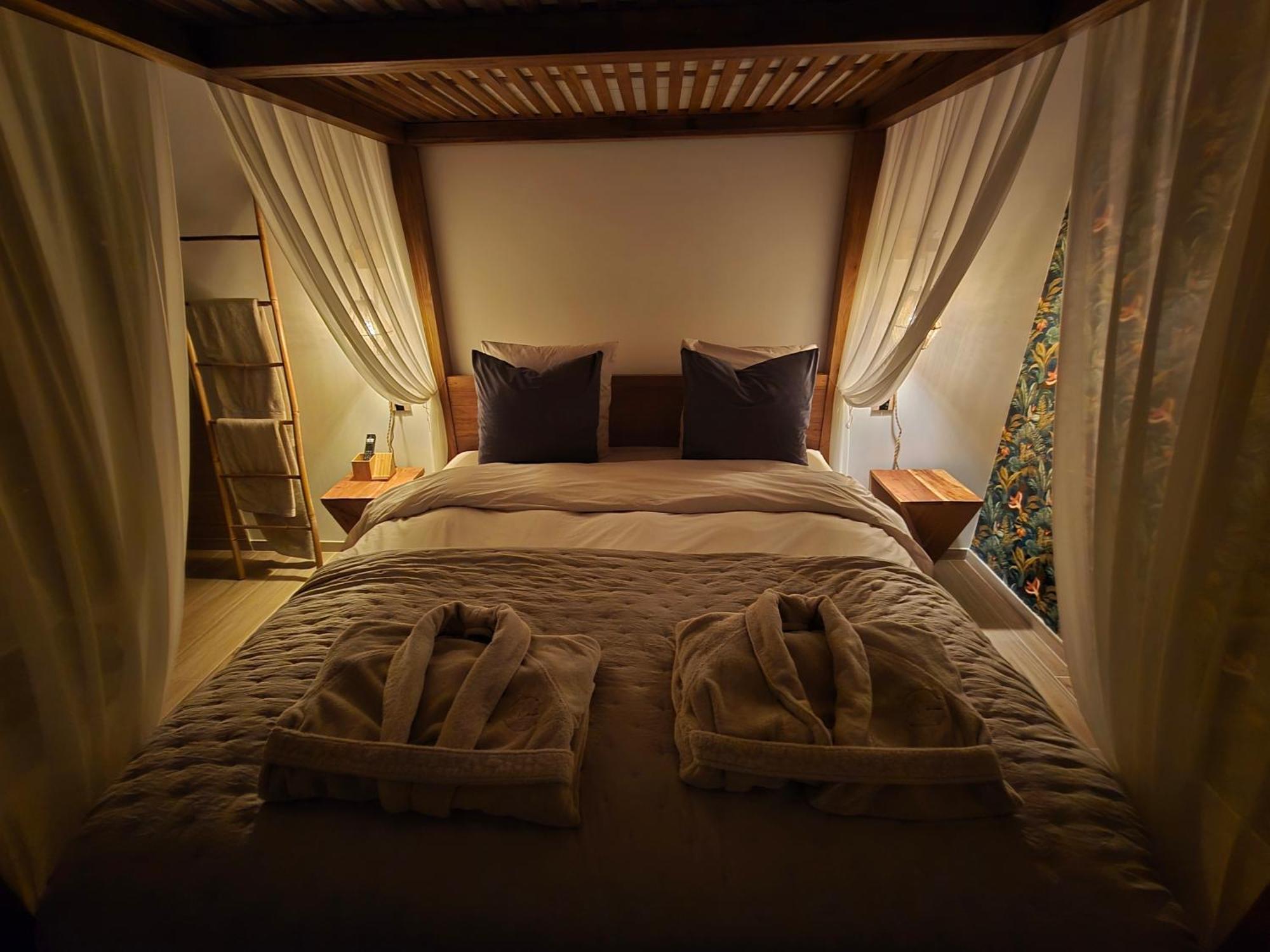 Le Cocoon - Jacuzzi, Sauna Et Piscine Privee Carpentras Exterior foto