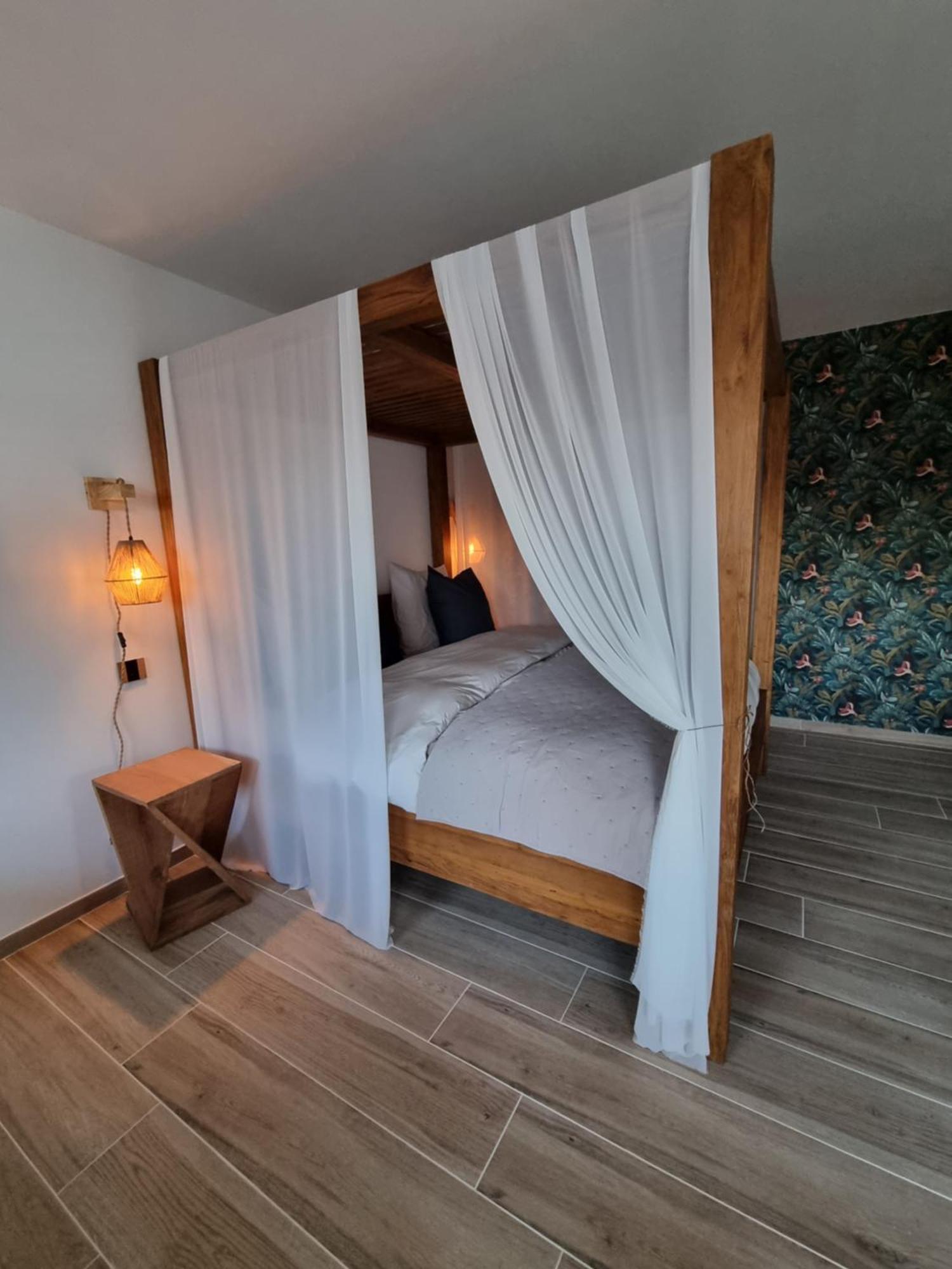 Le Cocoon - Jacuzzi, Sauna Et Piscine Privee Carpentras Exterior foto